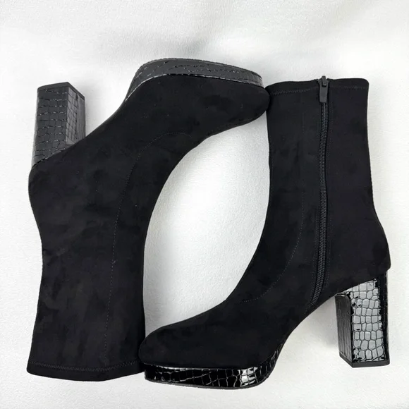 Donald Pliner Booties - Picture 6 of 7